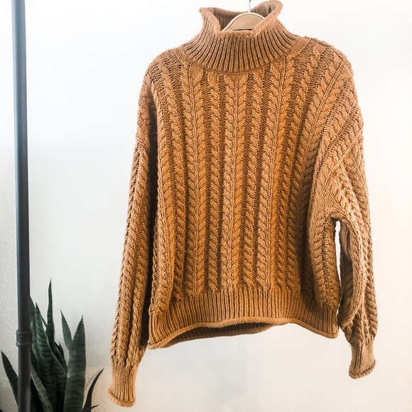 Gorgeous Chunky Knit Sweater - Picture 1 of 4